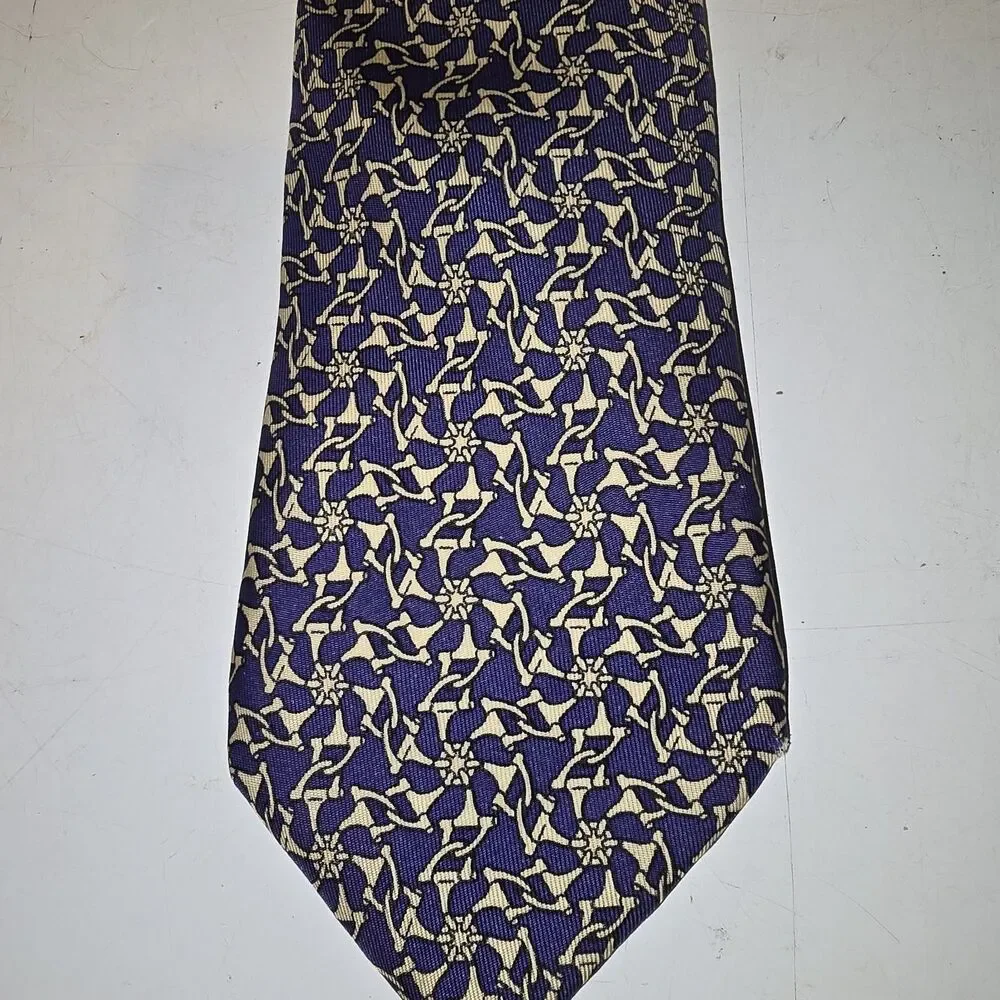 Hermes Paris Mens Necktie 100% Silk Gold Links patterned slim